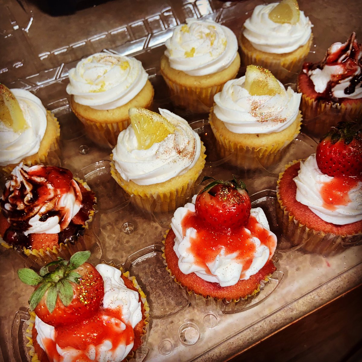 QueenieJ_SMP's tweet photo. #Cupcakes #Foodie #FoodLovers #CakeLovers #AtlCakes #CakesAtl #AtlBaker #SurpriseMePastry #SmallBusinessOwner #Cakes #CakeWars https://t.co/wEzAxYb8MY