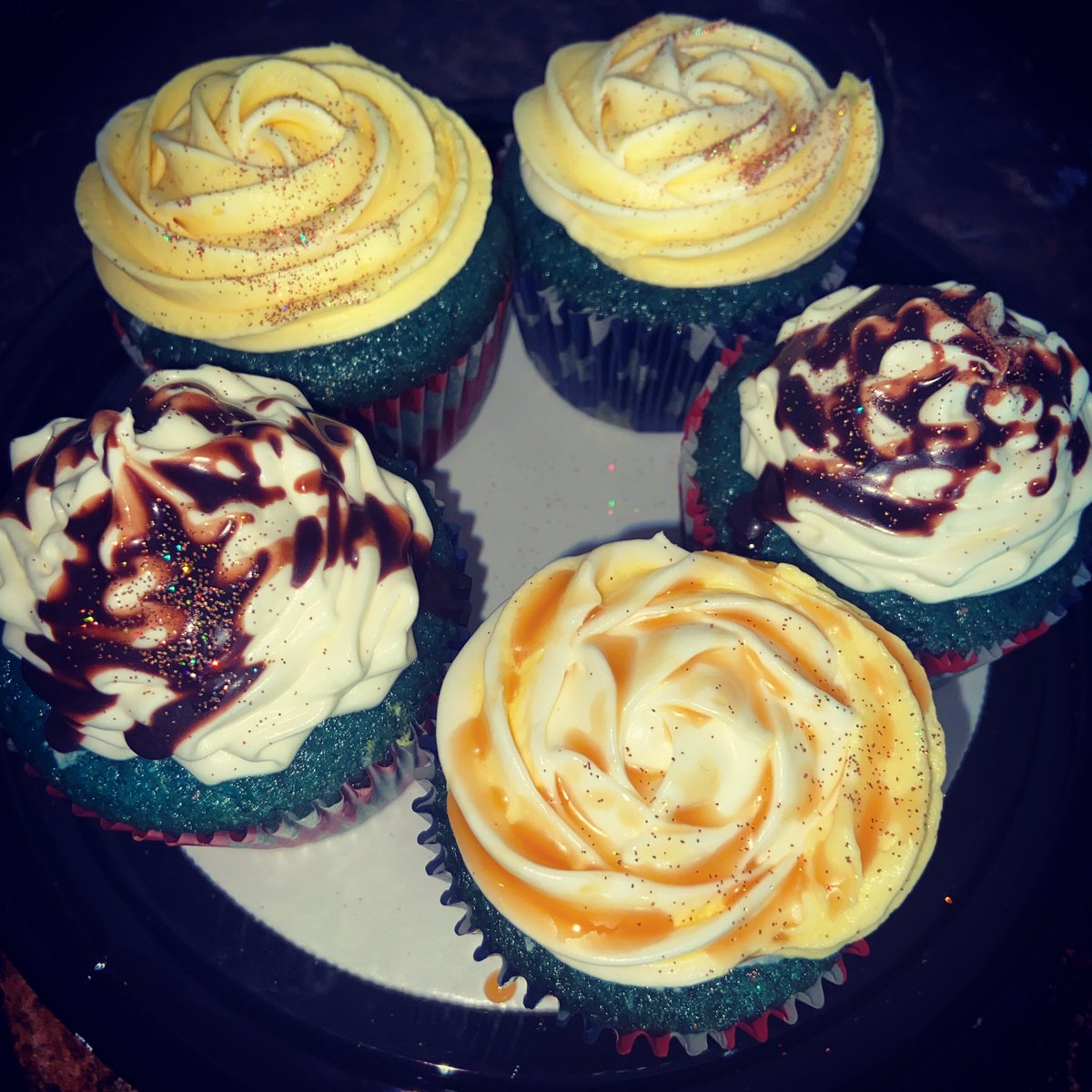 QueenieJ_SMP's tweet photo. #Cupcakes #Foodie #FoodLovers #CakeLovers #AtlCakes #CakesAtl #AtlBaker #SurpriseMePastry #SmallBusinessOwner #Cakes #CakeWars https://t.co/wEzAxYb8MY