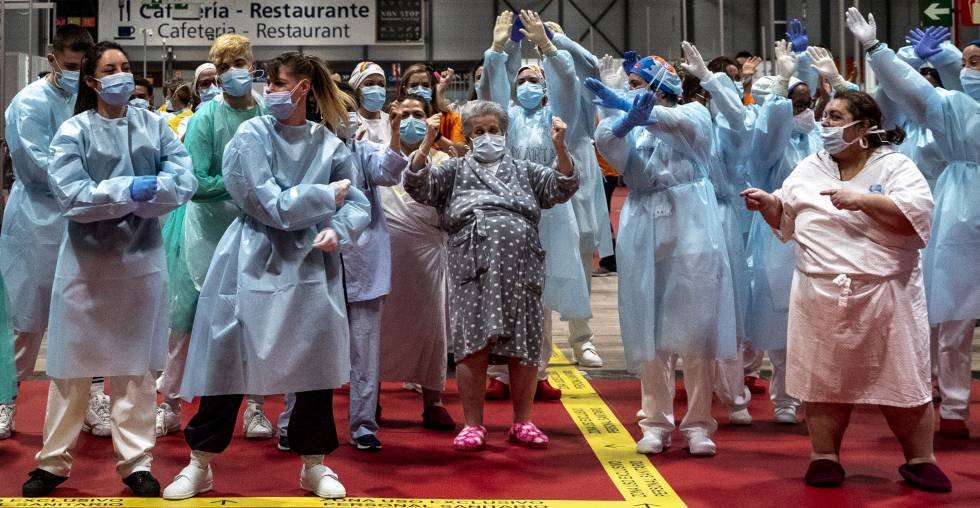 José López (@JoseLopezBnitez) on Twitter photo 2020-05-01 13:32:55 .@IdiazAyuso de fiesta en #Ifema celebra el cierre del gran hospital, 'guardando la distancia de seguridad' #DandoEjemplo #AyusoDimision #SanidadPublica .@IdiazAyuso de fiesta en #Ifema celebra el cierre del gran hospital, 'guardando la distancia de seguridad' #DandoEjemplo #AyusoDimision #SanidadPublica