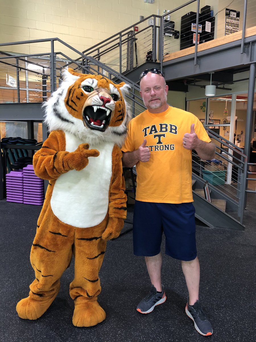 Payne923's tweet photo. Got to hang out with a good friend, the Tabb Tiger! We delivered @Donatos to the caregivers at the YMCA and the Tabb Fire and Life Safety Station https://t.co/ALD0W2ln39