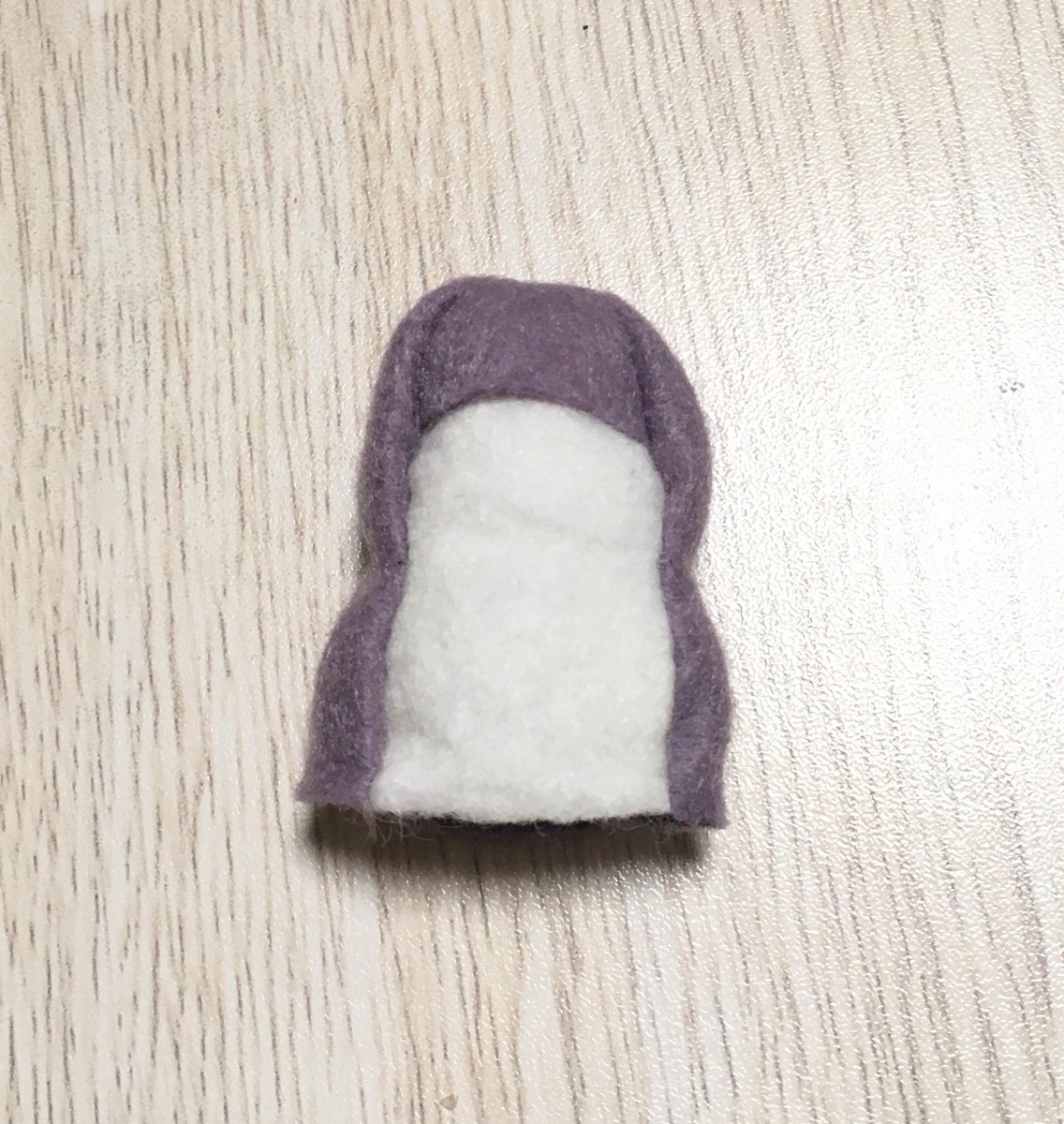 なめこおろし この型紙でフェルトを切って 白を茶色に貼り付けて 四辺を縫って 裏返して 綿をキツめに詰めて 底辺を縫って フェルトの眉と目を貼り付けて クチバシ刺繍して フェルトの毛を縫い付けたら