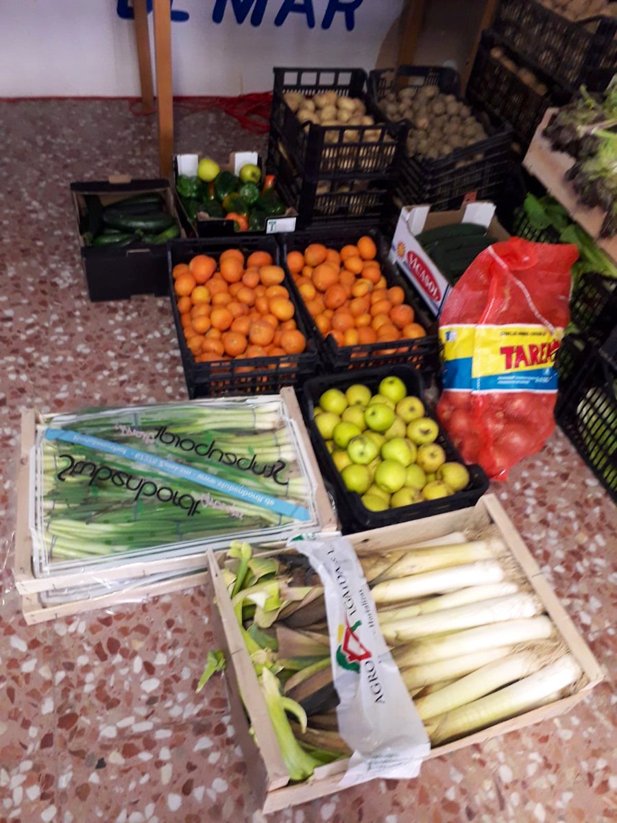 SMmaresme's tweet photo. Són cada cop més les famílies que es troben en una situació de misèria i precarietat, en les quals, no es poden garantir ni la satisfacció de les necessitats més bàsiques. 

És per això que estem construint, a través de l’organització popular, la solidaritat de classe!

[2/4] https://t.co/VQJpUuKjPS