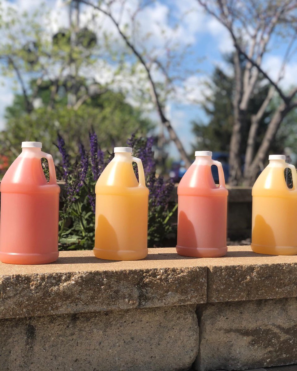 TGIF☀️🎉

Don’t forget to grab a 64 oz jug with any order! Margarita or Rum Runner available. 

$4 Sangria 🍹(red or white)

Call (816) 525-1871
Text (816) 719-1794
Order Online at konradskc.com
