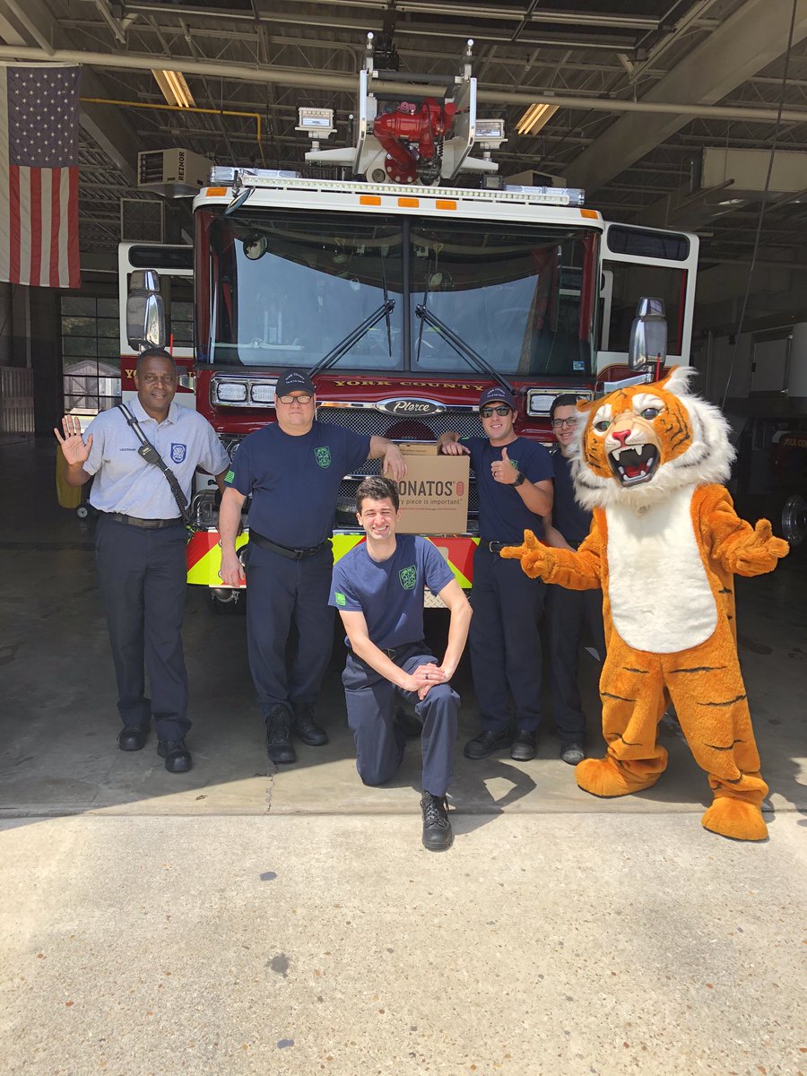 Payne923's tweet photo. @TabbMSfamily the Tabb Tiger doing some good, dropping off @Donatos for lunch for First Responders https://t.co/ZBw6sdyeOc