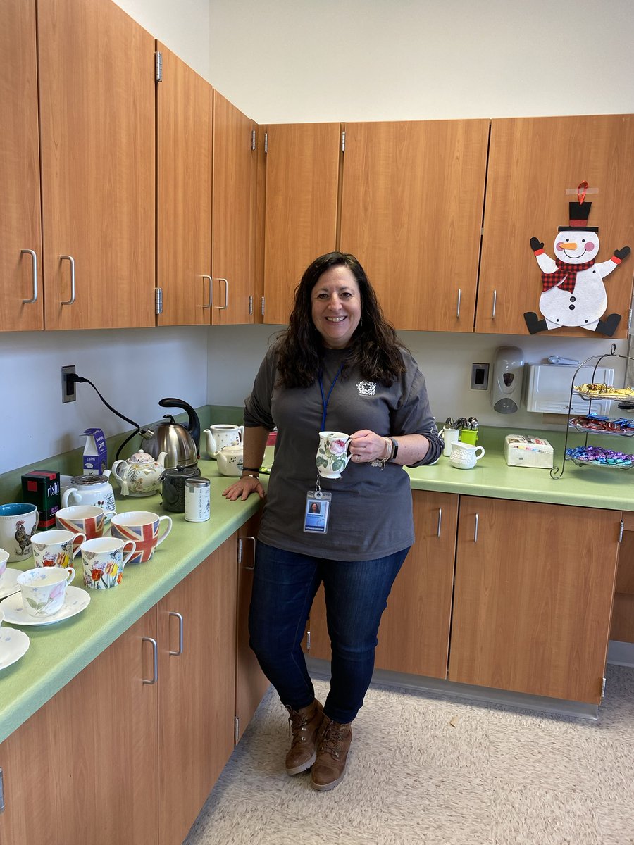 Happy National Principal’s Day Mary Beth. ⁦<a href="/LothianAACPS/">Lothian Elementary</a>⁩ #AACPSAwesome