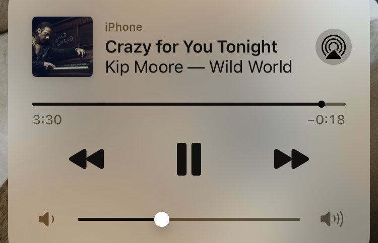 ErinnnnnD's tweet photo. @KipMooreMusic there you go stopping me in my tracks again! #onrepeat. https://t.co/cCgQyrFhKi