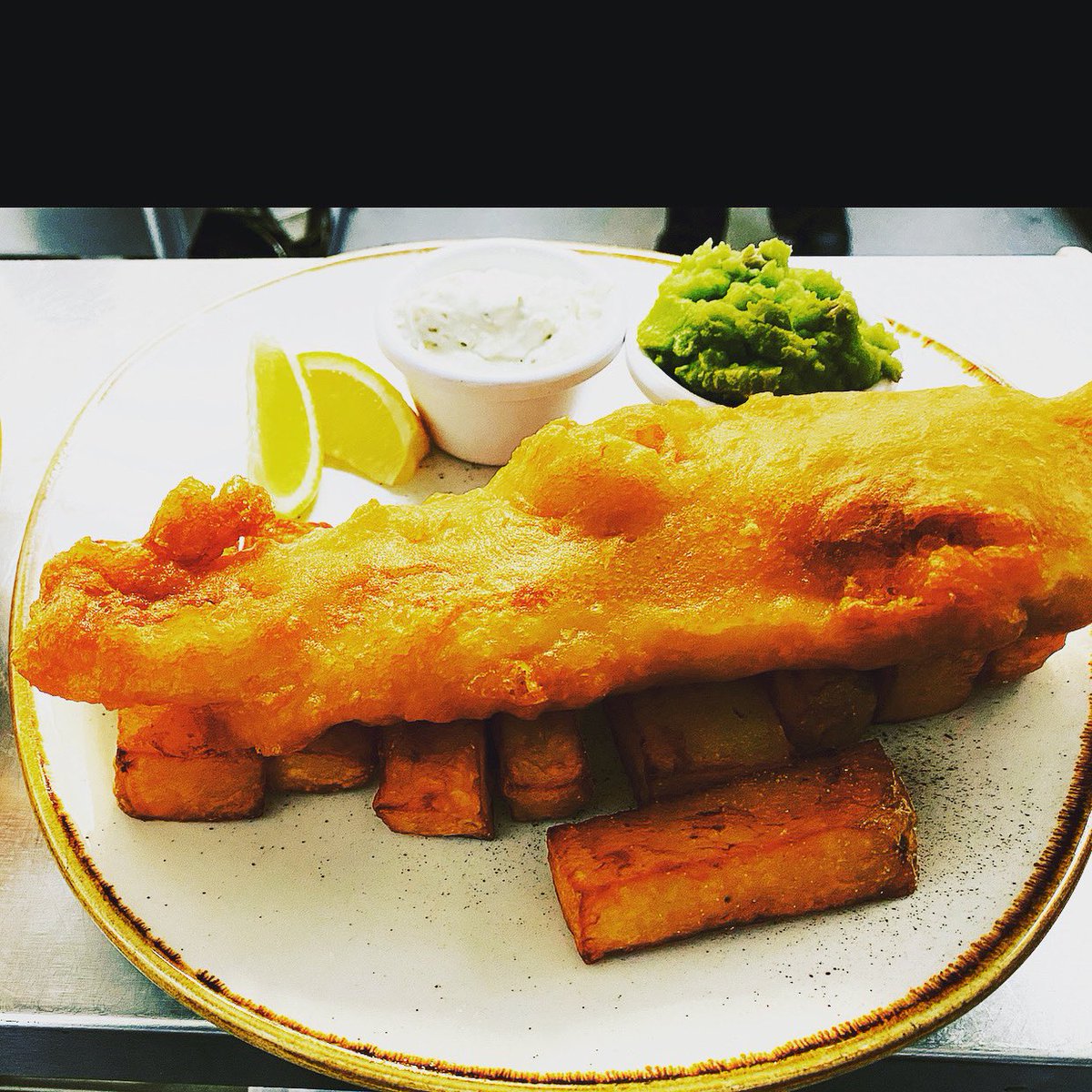 TheBlackburne's tweet photo. Liverpool area
Blackburne Arms is delivering fish and chips in the Liverpool Area tonight
Between 4 and 8pm
Phone 0151 7099159 to order yours
Β£10
#liverpool #fishandchipstoyourdoor
#freshfish #fridaydinner
#takeaway #food #fishdinner
#bossfood #FridayNightDinner https://t.co/zzTLT1jRB8