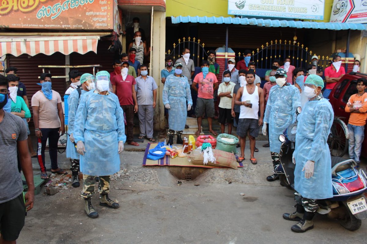 On 30/4, responding to a request for help, 125 migrant workers fm Bihar residing at Chintadripet were given foodgrains, veggies, masks, handwash,detergent &amp; soaps.Their living area was also sanitised.
<a href="/crpfindia/">🇮🇳CRPF🇮🇳</a> <a href="/CRPF_sector/">SOUTHERN SECTOR CRPF</a> 
<a href="/CMOTamilNadu/">CMOTamilNadu</a> 
<a href="/chennaipolice_/">GREATER CHENNAI POLICE -GCP</a>