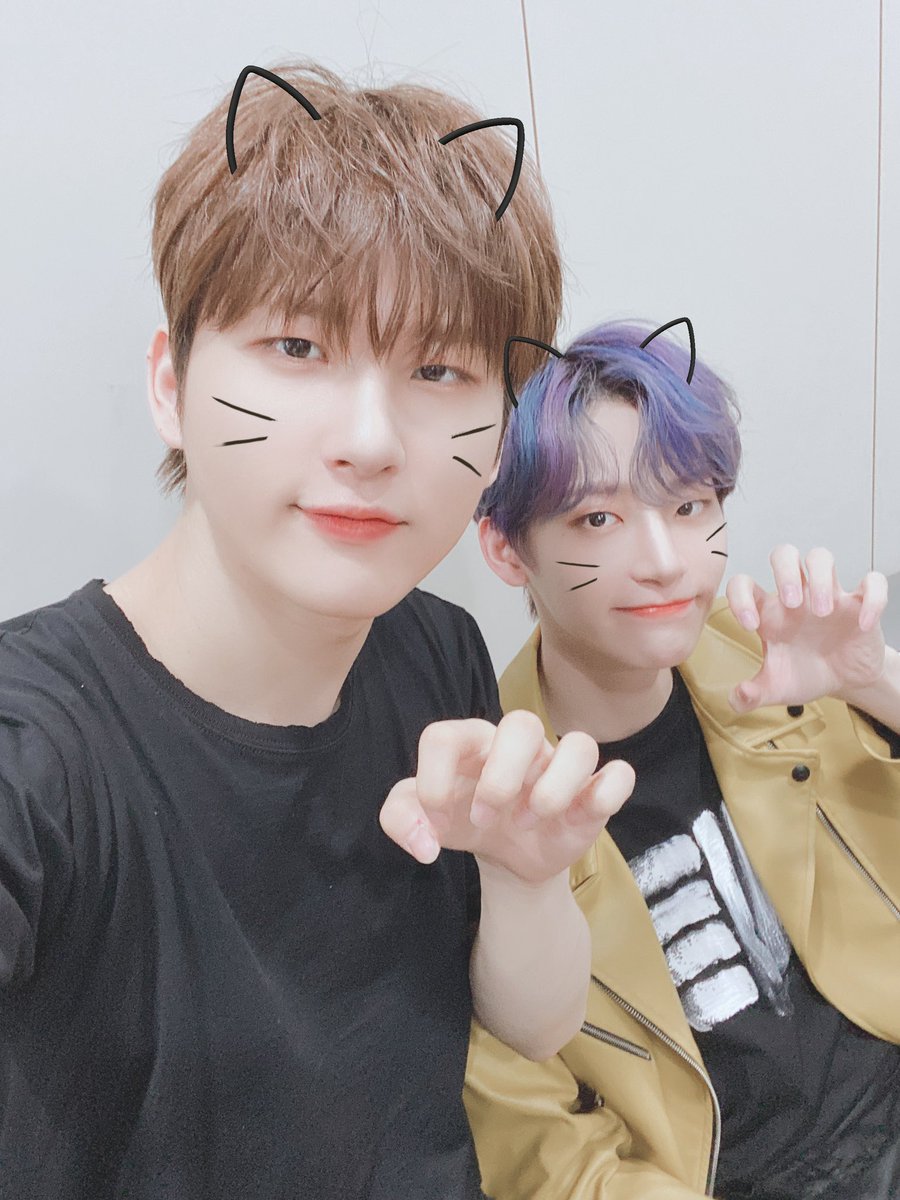 CRAVITY_twt's tweet photo. 오늘은 어떤하루를 보내셨나요?
오~ 좋았다고요? 저두요ㅎㅎ☺️
오늘 뮤뱅 짱멋있었죠? 내일 음중도 화이팅~!!😉
우리 같이 화이팅해요!!🎉
#크래비티 #뮤뱅 #음중 #정모 #루비우비 #팬더 #고양이 #안경모 https://t.co/lLBrkn0Kc7