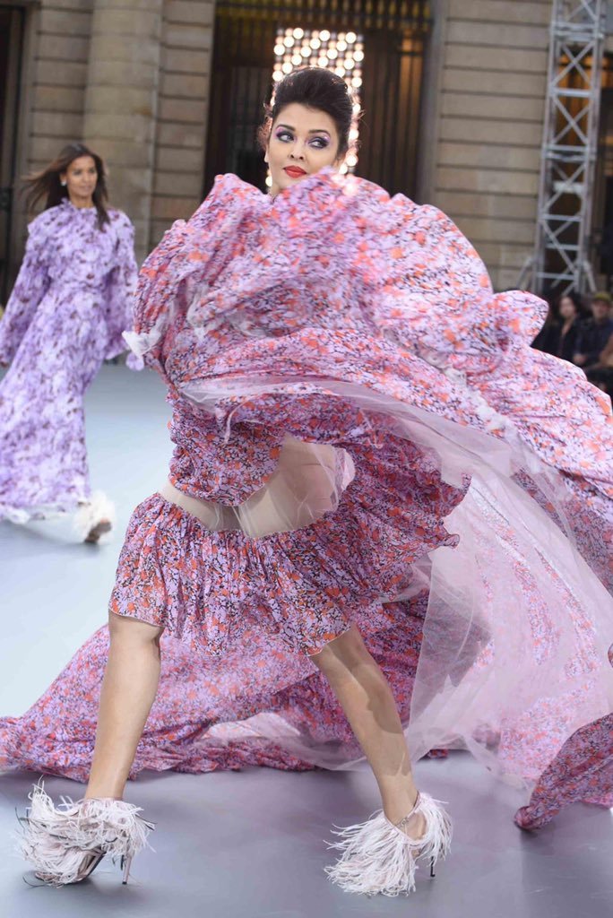 The way she slays 😍🔥
(From Parish Fashion Week 2019)
#AishwaryaRaiBachchan