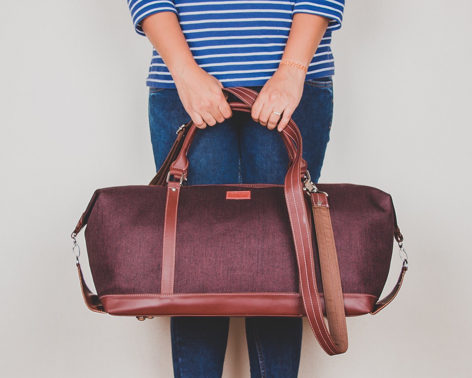 zoukbrand's tweet photo. Pick from our archives! 
Comment and let us know if we should add this duffel bag back to our collection. 

#duffelbag #gymbag #travelbag #zoukbags #essentialbag #veganbags #veganleather #govegan #madeinindia #proudlyindian https://t.co/WJrIZkERbR