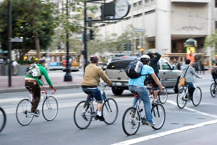 En France, 65% des trajets entre 2 et 7km sont faits en voiture ! Pourtant 60% des Français se disent prêts à basculer au vélo si l’environnement le permet, c’est-à-dire si les pistes cyclables sont proposés. Et si l'après confinement faisait la part belle au #vélo 🚴‍♂️?