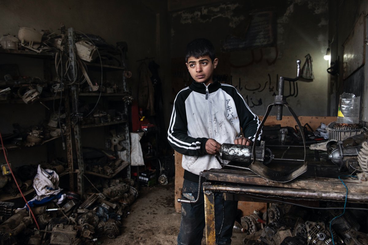 uniceflux's tweet photo. Haut, um Dag vun der #Aarbecht, denke mir besonnesch un déi vill #Kanner weltwäit déi scho fréi kierperlech schaffe musse fir d’Famill ze ënnerstëtzen.
D’UNICEF setzt sech dofir an, datt d‘Kanner kënnen an d‘Schoul goen anstatt schaffen ze mussen 📚 #stopkanneraarbecht https://t.co/WCsyj3O3lV