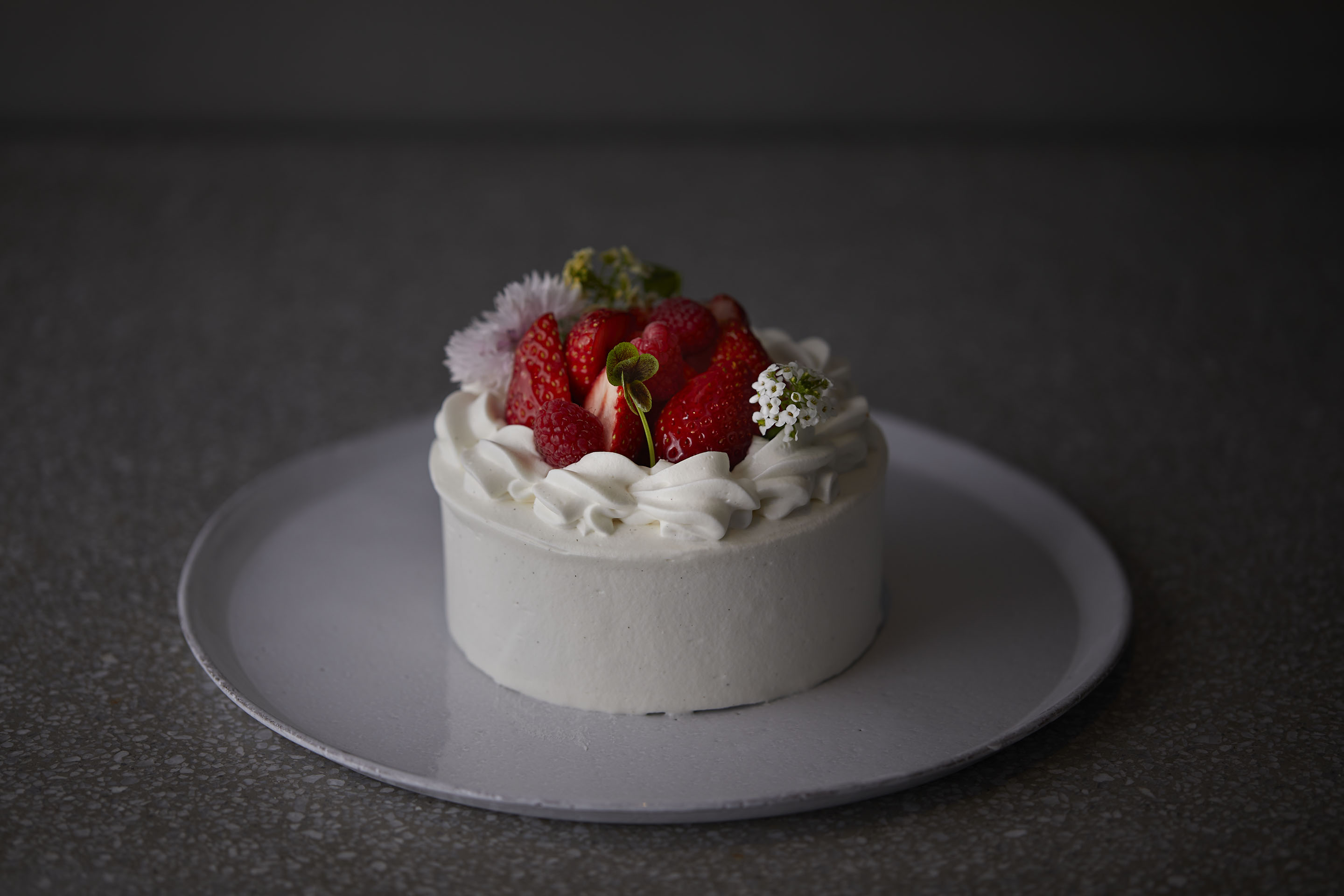 تويتر Patisserie Asako Iwayanagi على تويتر タルトレット シトロン タルトビジュー シトロンを 2名サイズの小さなホールケーキ でもご用意致しました トッピングはシンプルに仕上げ ベースとなる柑橘の焼き込みタルトや レモンカード レアチーズケーキの