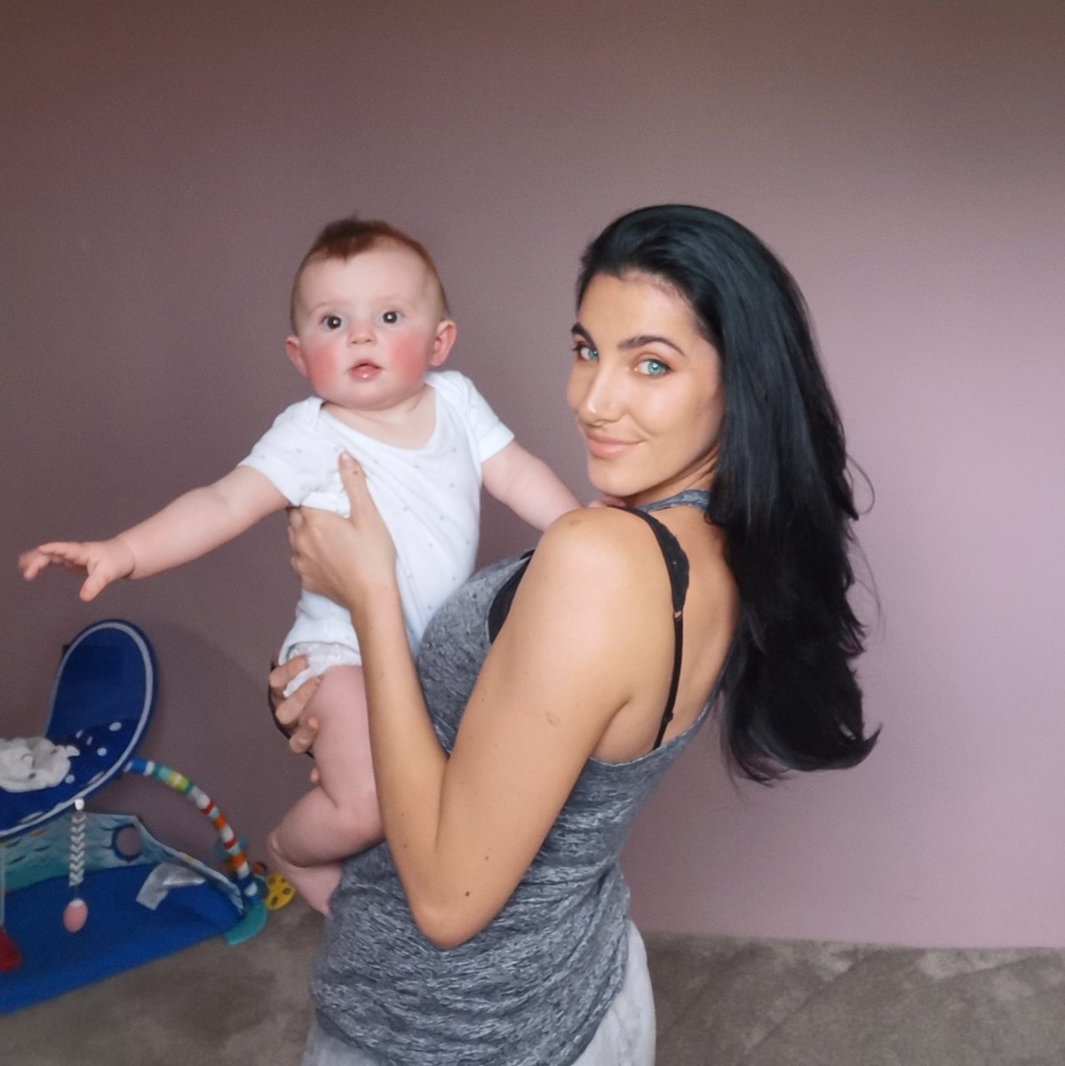 Fluffy trousers &amp; vest tops are life 👯‍♂️