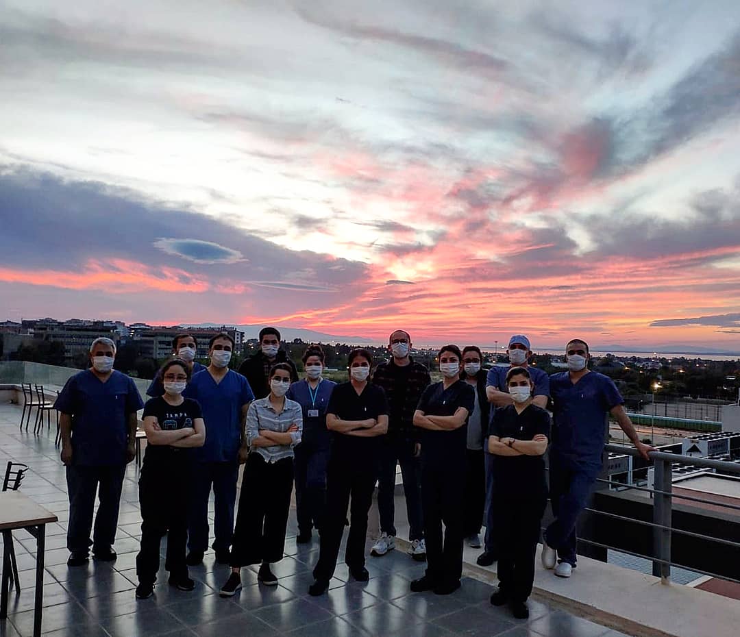 Canla başla, bir bütün olarak birlikte çalışabilen öyle güzel insanlar bir araya gelmişler ki, aranızda olmaktan mutlu ve gururluyum.

#dokuzeyluluniversitesitanimerkezi #covid19 #biyologsuzolmaz #biyologlarinisifiyati #bioizmir
<a href="/Mardinoglu/">Adil Mardinoglu</a> <a href="/tusebgovtr/">TÜSEB</a> <a href="/HasanTurkez/">Prof. Dr. Hasan Türkez</a> @NesrinOzoren