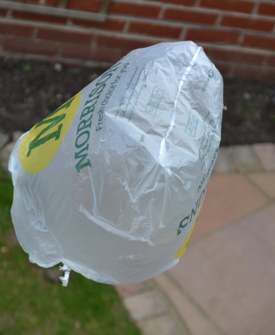 LaoisLibraries's tweet image. Which ones are better? Bigger or smaller? Ones made from a lighter material? This is a great experiment for talking about concepts like surface area &amp;amp; learning words such as resistance #legoscience #literacy