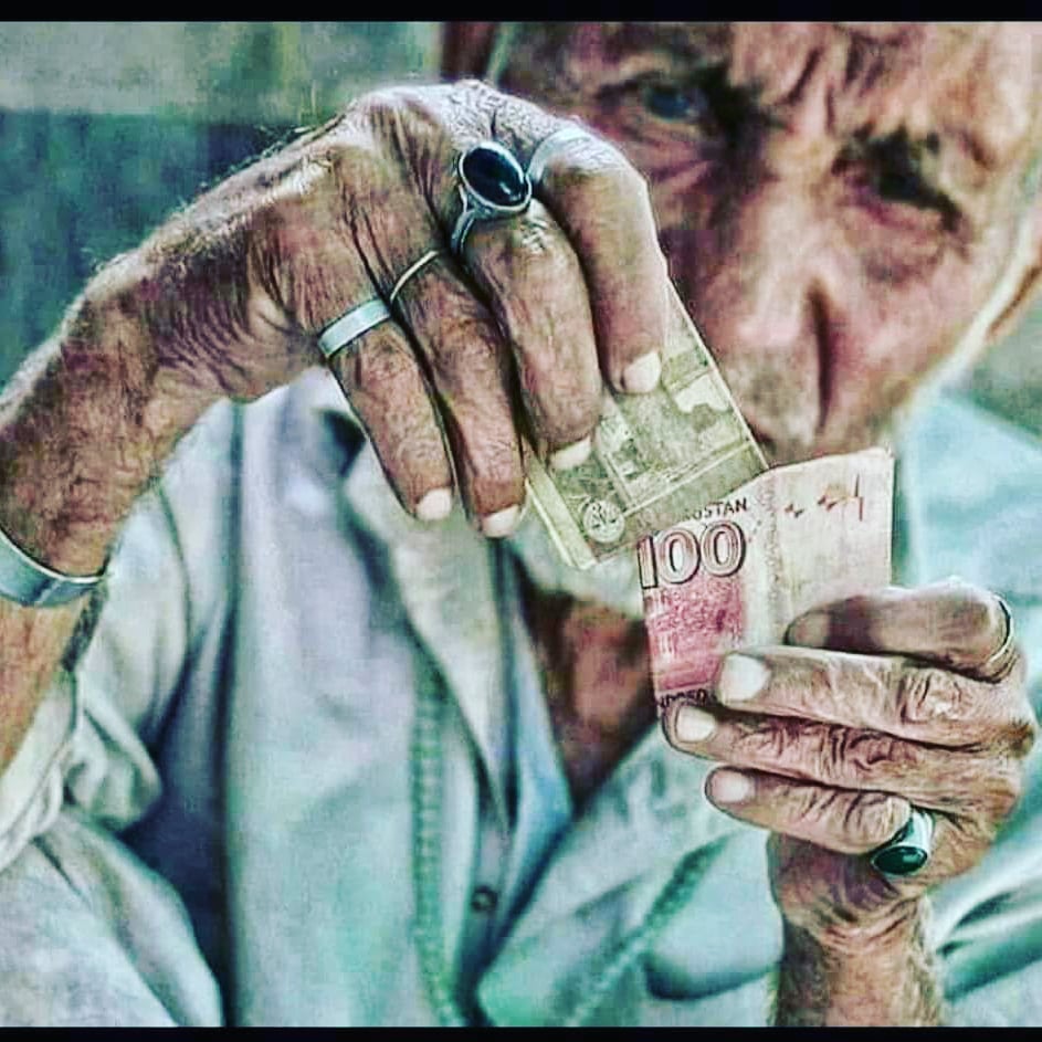 yasir_bhanGwar's tweet photo. دنیا میں مزدوروں کے حقوق کے لیے سب سے پہلی آواز نبی محمد ﷺ نے اٹھائی
حضور اکرم ﷺ نے فرمایا:
مزدور کا پسینہ خشک ہونے سے پہلے اس کی مزدوری دے دو
#LabourDay #LabourDay2020 #1stMay #savepoorsavehumanity https://t.co/KfMuGqV5P4