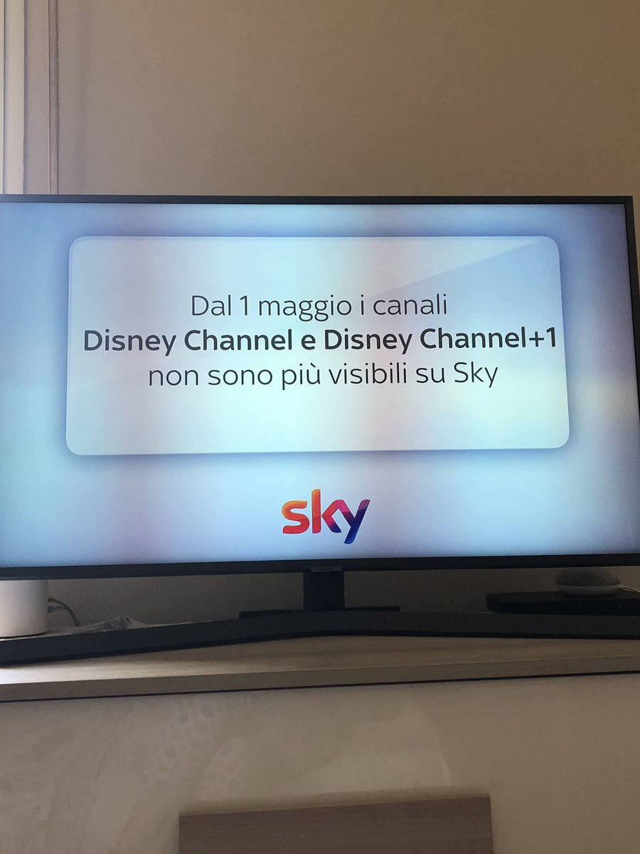 bravi_sofia's tweet photo. Oggi 1 maggio 2020 si chiude un’era. Disney Channel non sarà più visibile su Sky. Una parte della mia infanzia che se ne va https://t.co/cH78DK2EXD