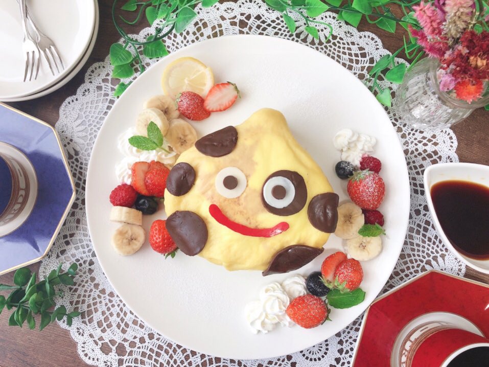 DQmashimeshi's tweet photo. 【ぶちスラクレープケーキができた！】

スポンジケーキとプリン(端に寄っちゃった😢)をもちもちのクレープで包みました！
特製カラメルソースをかけて召し上がれ♪

#DQX
#ドラクエ創作料理
#おうちカフェ https://t.co/t0ew684MUD