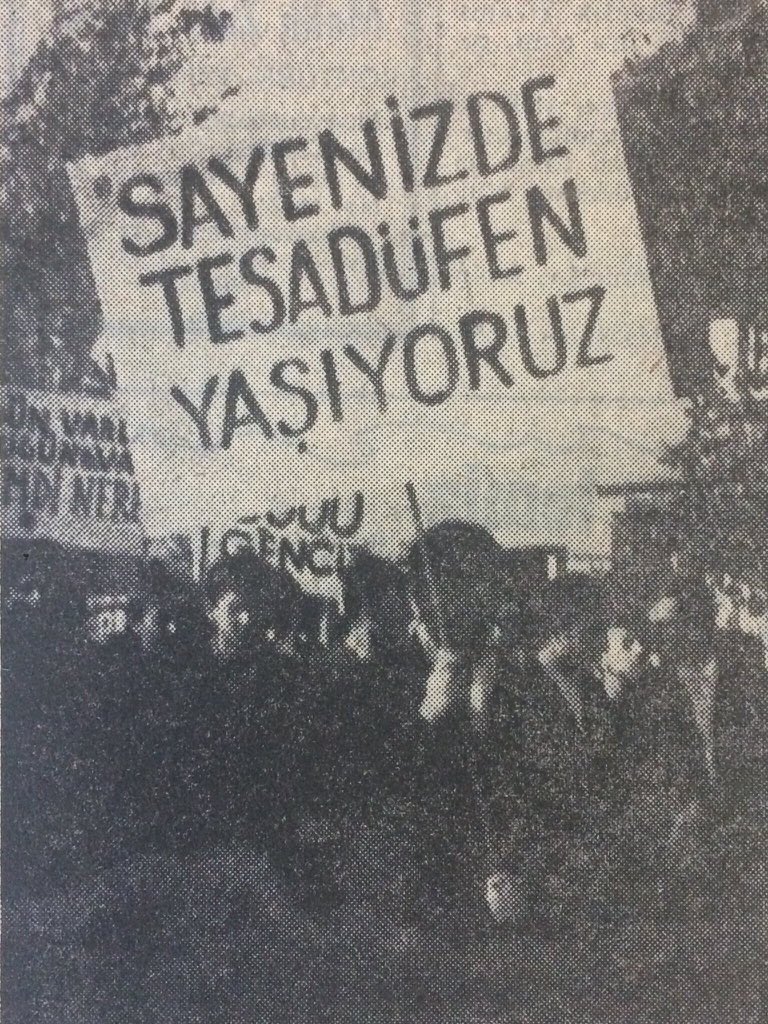 1978 yılındaki 1 mayıs gösterilerine ait bir kare.

"sayenizde tesadüfen yaşıyoruz."