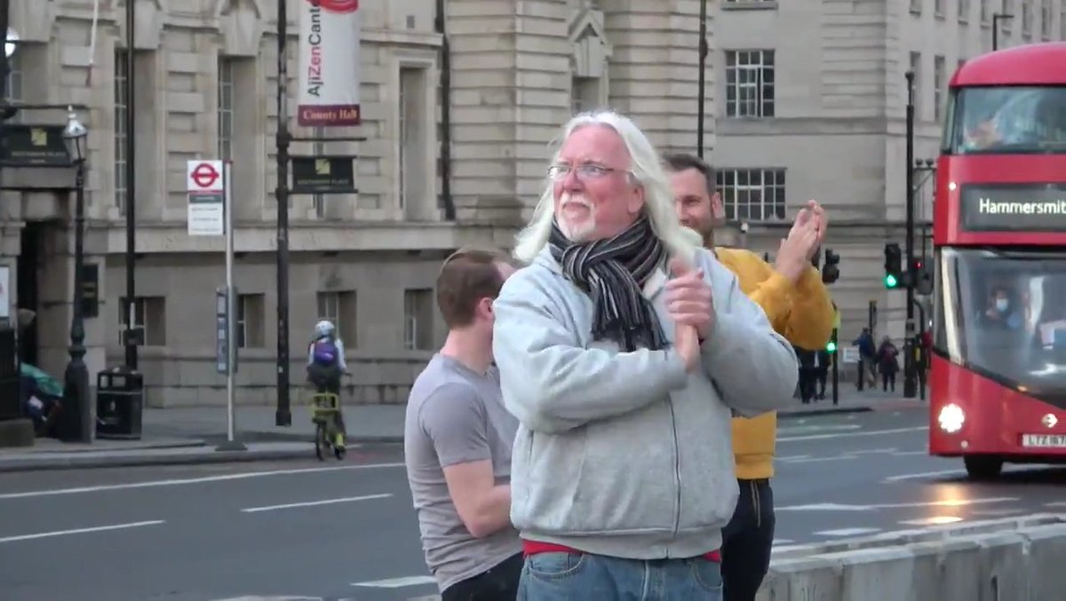 It was nice to see Richard Branson out on Westminster Bridge clapping vigorously for our NHS/carers last night. He was as proud as shiny boots! Great work, Rich. 👍🏻
#westminsterbridge #COVID19 #LockdownExtended #ClapForTheNHS