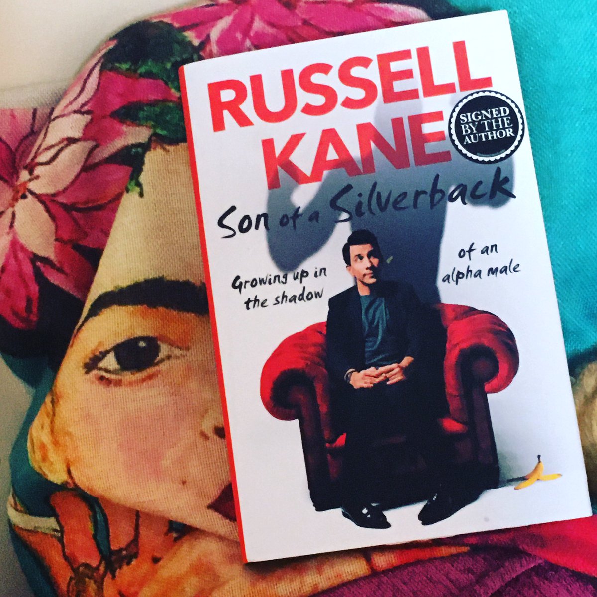 mejuliejules's tweet photo. Tackling my TBR pile Books 13
Loving @russell_kane #sonofasilverback #currentlyreading #stayhome #lockdown #books #lockdownreading https://t.co/UOQTru07ne
