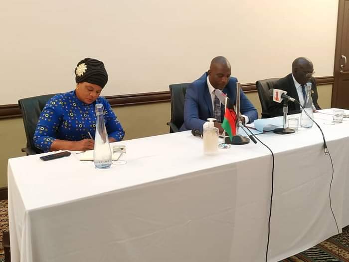 Kawiluwilu's tweet photo. Malawi Minister of Irrigation and Water Development Charles Mchacha briefs the media on NRWB 2019 Prince Talal International Prize for Human Development award
@MalawiGovt @TheOPECFund @AGFUNDProgram @NyasaTimess https://t.co/gYGRjT2A2Z