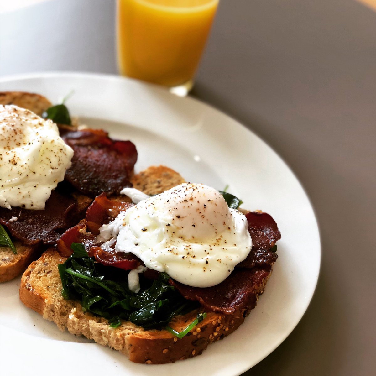 bailey_patrick's tweet photo. How do you like your eggs in the morning....? #baileyscafe #poaching #bacon #spinach #multiseedloaf #freshlysqueezed #orangejuice #breakfast #brunch #grub #wallop #StayAtHome #staysafe #friday https://t.co/kxaJhg1G4l