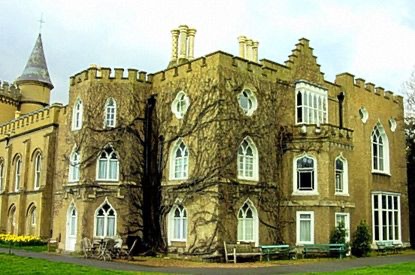 2.6a/  @strawbhillhouse 18thC gothic masterpiece by Horace Walpole. Lent its name to “Strawberry Hill Gothic” owned since 1923 by St Mary’s University, Twickenham. The stunning showpiece interiors slowly and quietly decayed until a campaign to restore it led to its leasing 1/2