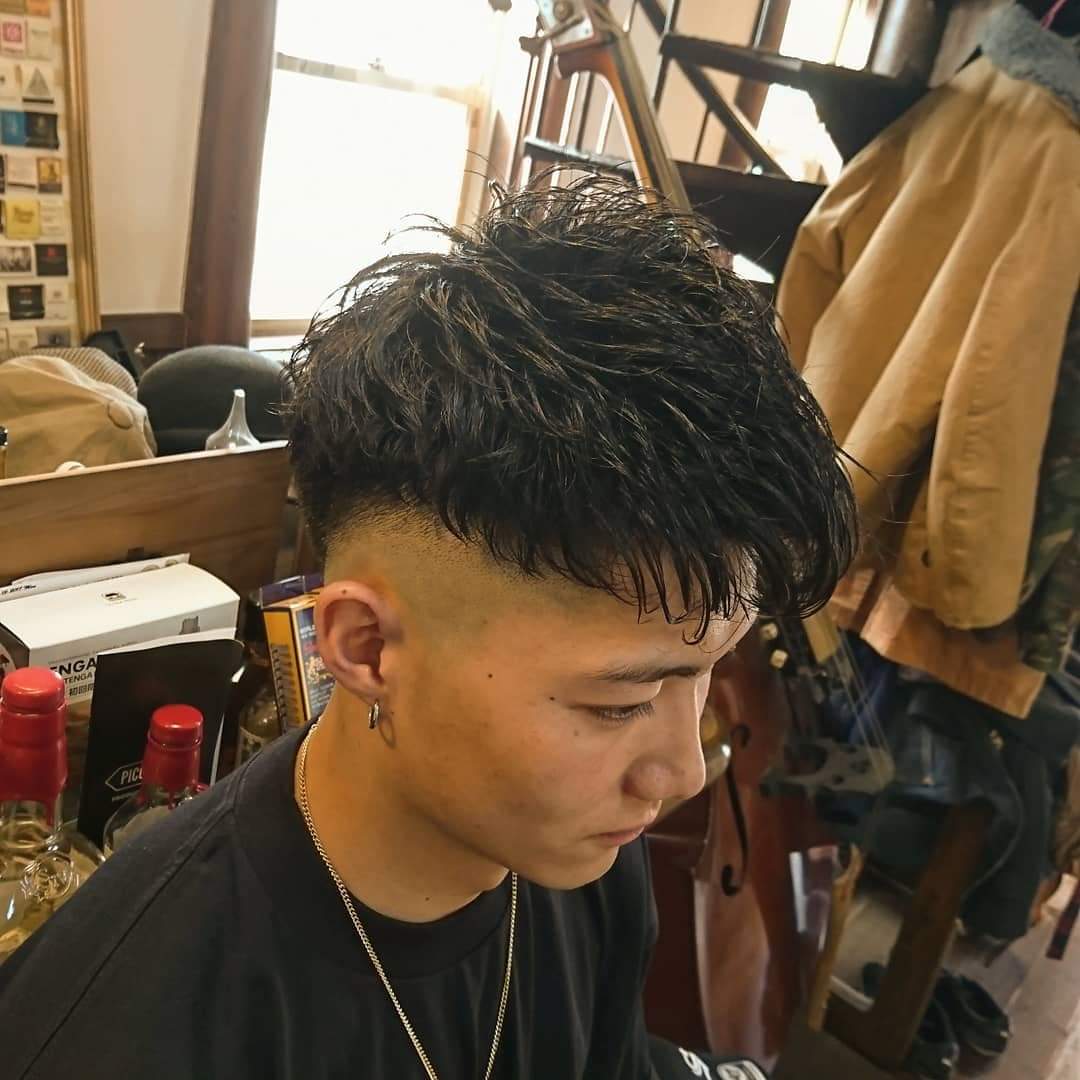 Hillbilly Cat Toshi カールアイロンパーマ スキンフェード ツーブロック ツーブロック パンチパーマ アイロンパーマ 木更津美容室 木更津床屋 メンズ髪型 君津美容室 メンズショート 富津美容室 散髪屋hillbillycat メンズヘア 富津