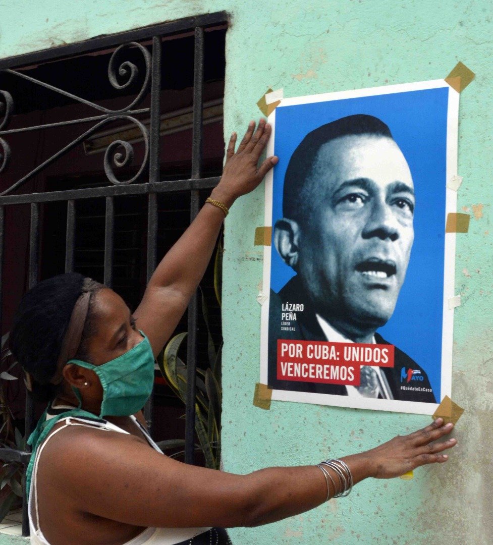 Al pueblo de #Cuba, que junto a la Revolución levantó y sostiene con heroísmo las banderas de la dignidad y la justicia social, que ha sabido vencer los más grandes desafíos ¡Felicidades en el Día Internacional de los Trabajadores! 
#VivaElPrimeroDeMayo 
#ViviremosYVenceremos