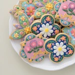 まるで芸術作品!本物の刺繍みたいなお花のタイルクッキー