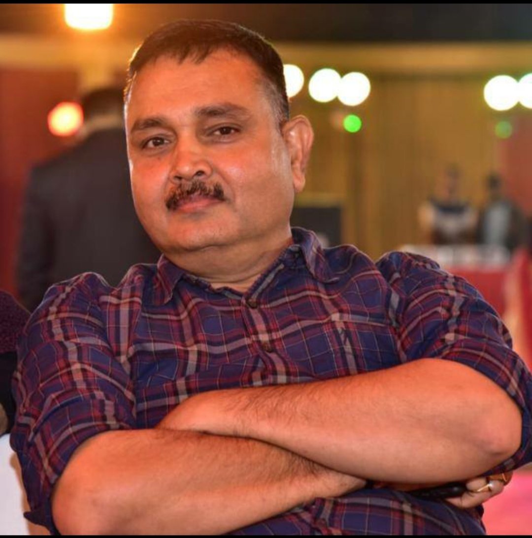 Rishabh_Rajputt's tweet photo. "न्याय" की गुहार का साथ दीजिए
#नितेश_सिंह के हत्यारों को "मात" दीजिए
ये कोरोना हमें क्या मारेगा?
मैं और मेरा परिवार तो उस दिन से ही मर चुके हैं, जब पिताजी की हत्या हुई।
मगर "इंसाफ" की किरण से आज भी जीवन में "उजाले" की उम्मीद कायम है
@Uppolice @myogiadityanath
#JusticeForNitesh https://t.co/8xpSP94xF6
