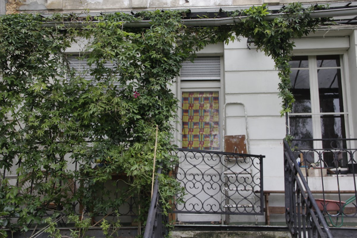 ChezBasile's tweet photo. lundi 11 mai à 9h ouverture du  #coworking, réservation par email contact@chezbasile.fr , entrez dans notre écrin de verdure ! c'est à #saintdenis centre https://t.co/FJsRzywtX0