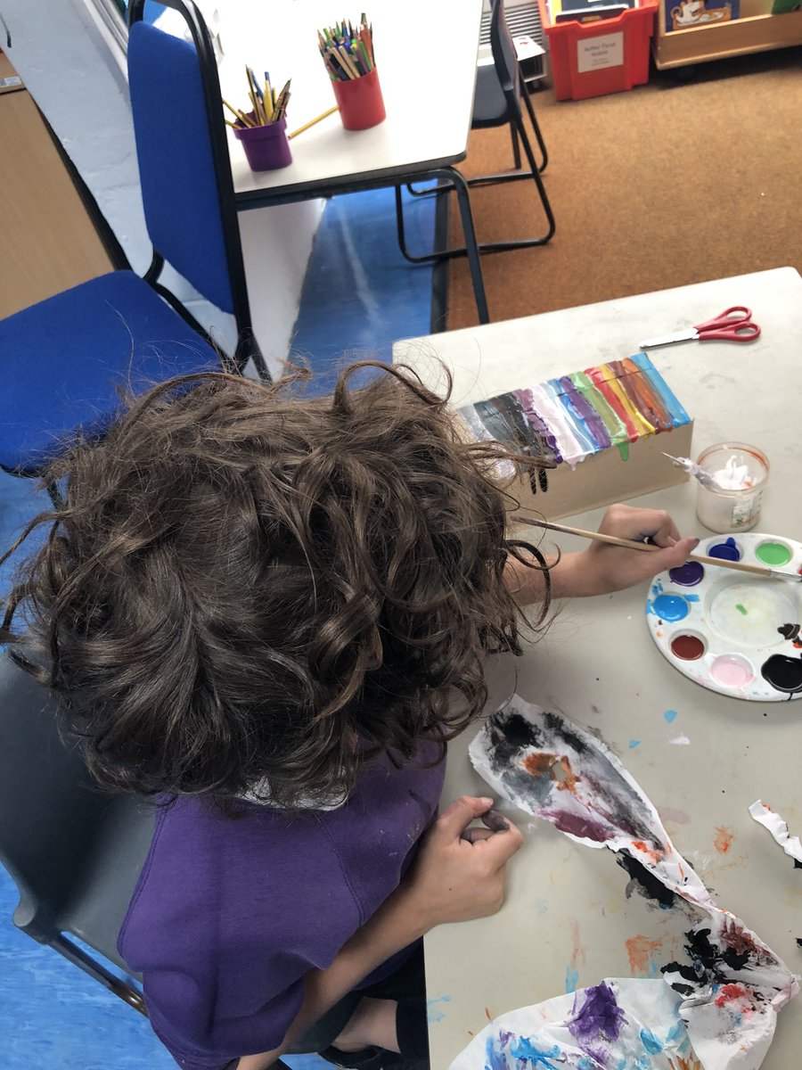 BenthalSchool's tweet photo. As part of their new topic on ‘People of the Past’, Year 1 have created time machines. What time period what you travel back to? 🕰 #creatingirresistiblelearning #peopleofthepast #KS1 https://t.co/DLL2ZvhaQ1