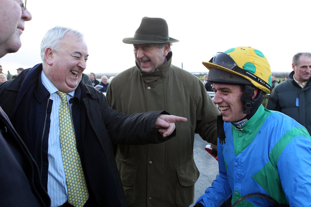 NavanRacecourse's tweet photo. We’re back with some more #ReelingInTheRacingYears 📸
What a great pic of @tuvastables & @DavyCondon1 having a laugh with the owners of Donnas Palm after he won the Gr3 Flyingbolt Novice Chase in 2012! 😆 🏆 https://t.co/0ypVGt6RuO