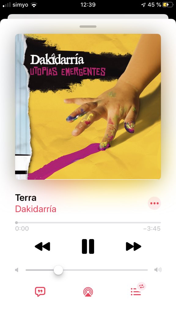 MorrinhaC's tweet photo. Levan 15 anos de traxectoria e editaron xa oito discos. Entre as cancións máis elexidas do grupo galego están estas👇🏼
@Dakidarria #comparteculturagalega https://t.co/CKP2DgYydw