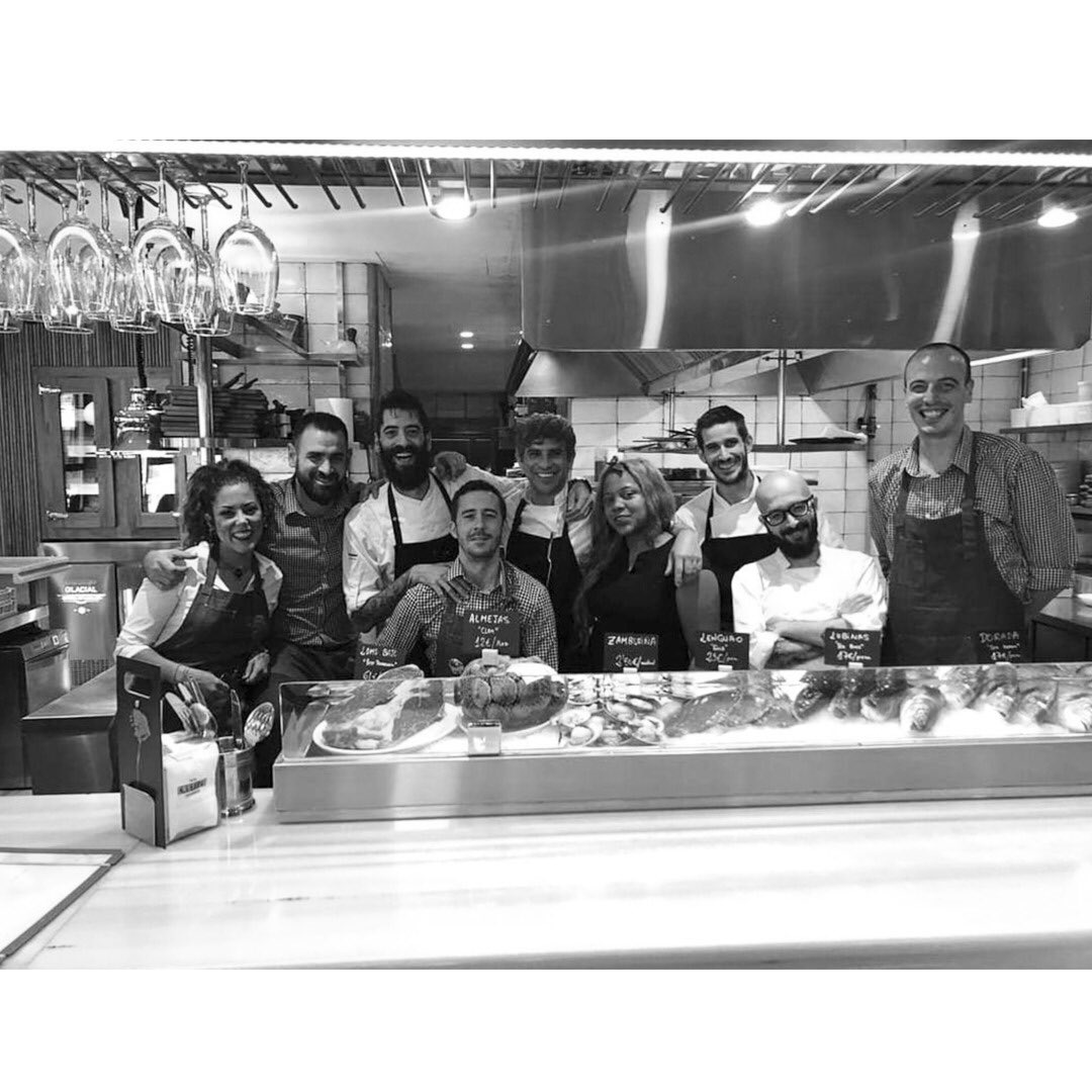 Tiramos de archivo para agradeceros a todos los que formáis y habéis sido parte de Ovejas Negras Company. ¡Gracias por pertenecer a nuestro equipo!
#Feliz1demayo 

¡Estamos deseando volver a la calle, echarnos unas risas y veros en <a href="/BarCastizo/">Castizo</a> !