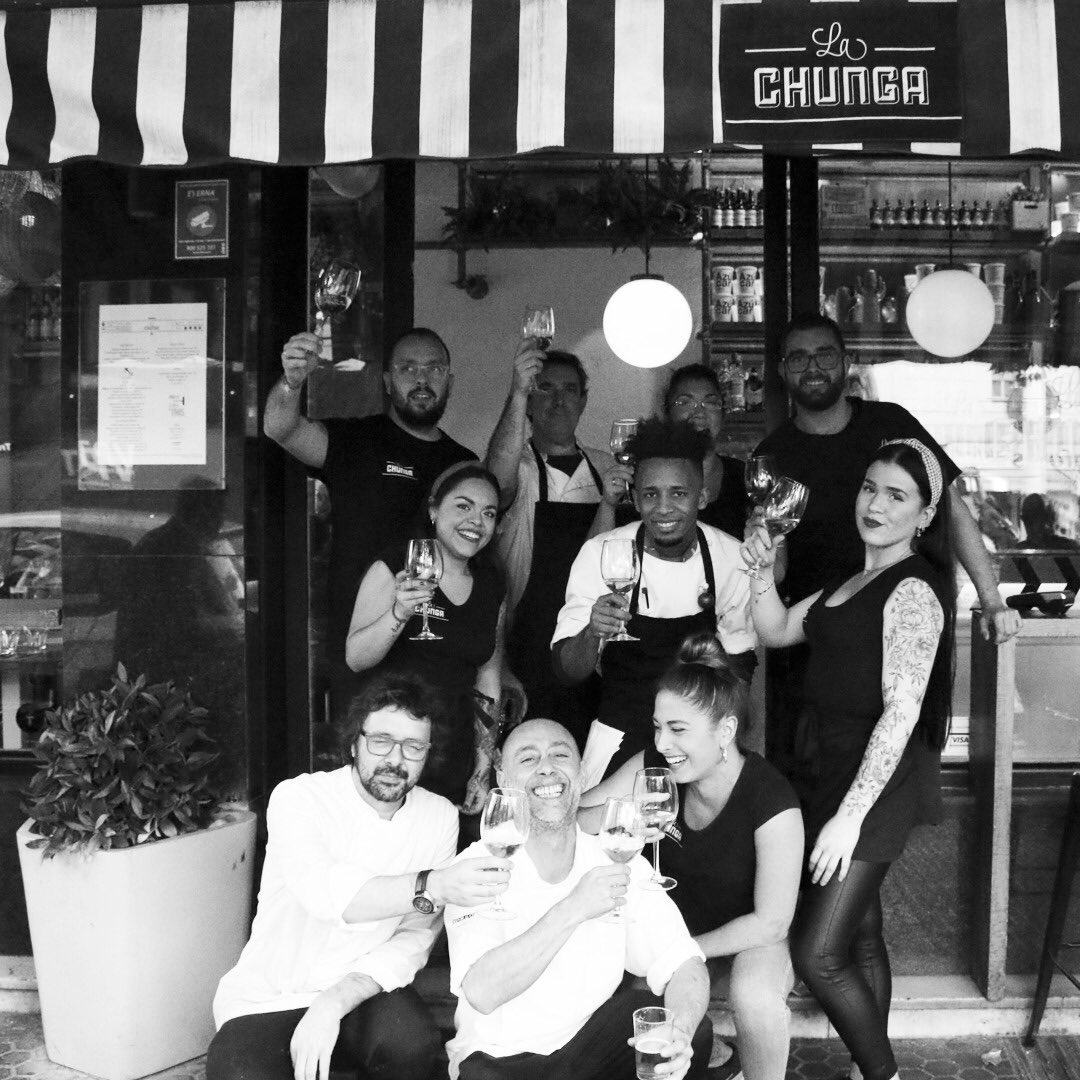 Tiramos de archivo para agradeceros a todos los que formáis y habéis sido parte de Ovejas Negras Company. ¡Gracias por pertenecer a nuestro equipo!
#Feliz1demayo 

¡Estamos deseando volver a la calle, echarnos unas risas y veros en <a href="/LaChungaSevilla/">LA CHUNGA</a> !