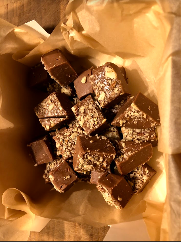 SwanseaMAD's tweet image. New week, new video, new recipe for all of you to enjoy. This week is #Fudge with ONLY 4 INGREDIENTS! 

Watch it here: ow.ly/emWM50ztQEj

#Cooking #Recipes #FridayCooking #WelshKitchen #JemJam #Swansea #Baking #EasyRecipes #EasyCooking #HowToCook #Tasty