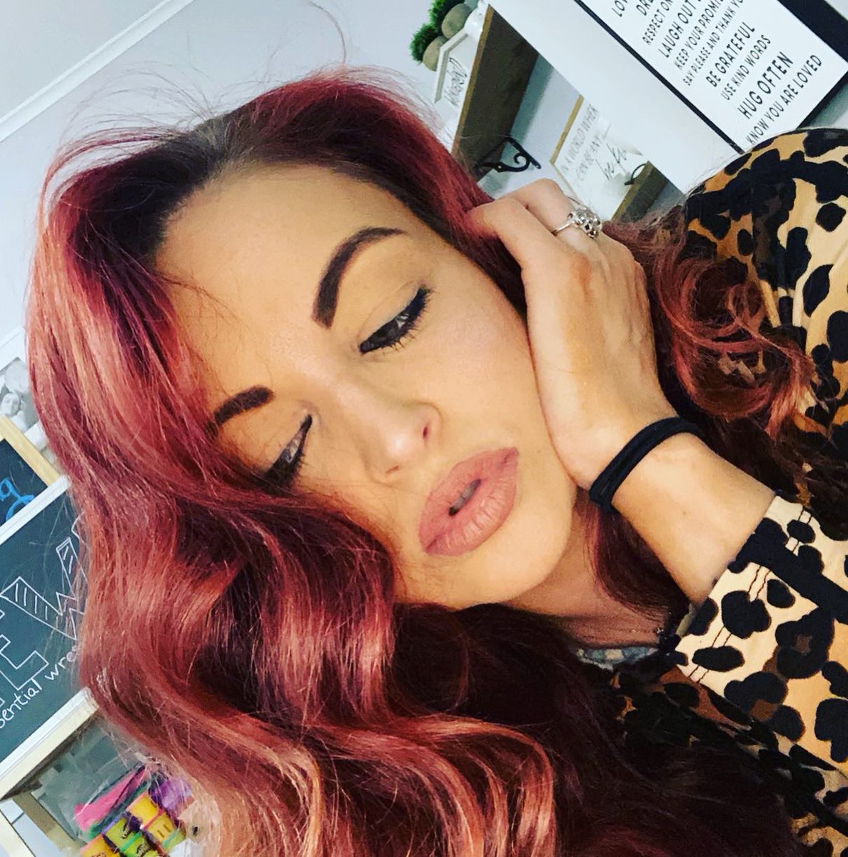 marialkanellis's tweet photo. My husband brings you his POV for the next 31 days. Messy house, kids, dogs, and all of the craziness. #LeopardQueen #stayhomephotoshoot #tigerking #StayHome #diningroom #nonessentialwrestler #NonEssentialFamily https://t.co/6Wc84MC2bD