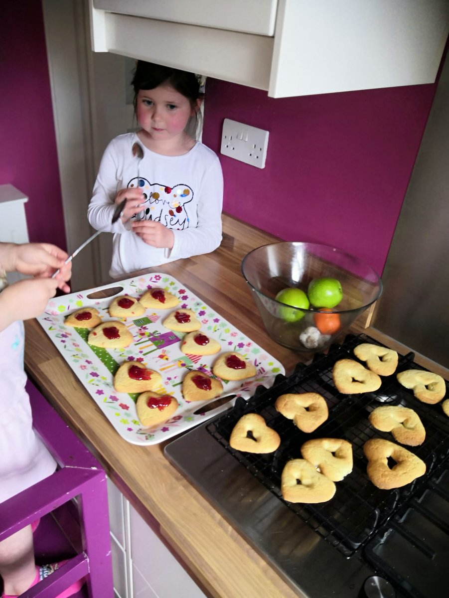 ValNixon4's tweet photo. @P1MrsW_MrsG Sophie and Lily made jammy shortbread hearts. Yummy. https://t.co/kPKmDJJGrg