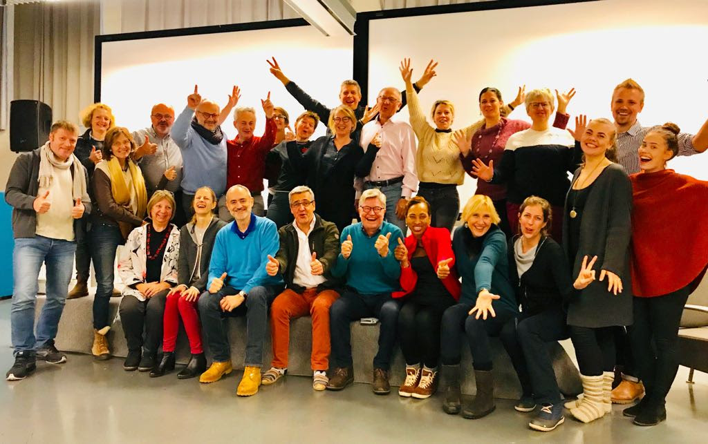[#Souvenir] Souvenez-vous... du 3ème voyage Learning Exploration, en Finlande.

En 2018, une vingtaine de membres du réseau sont partis à la découverte de la Team Academy. Le groupe est réuni ici autour de Johannes Partanen, fondateur de ce modèle de formation entrepreneuriale.🙂