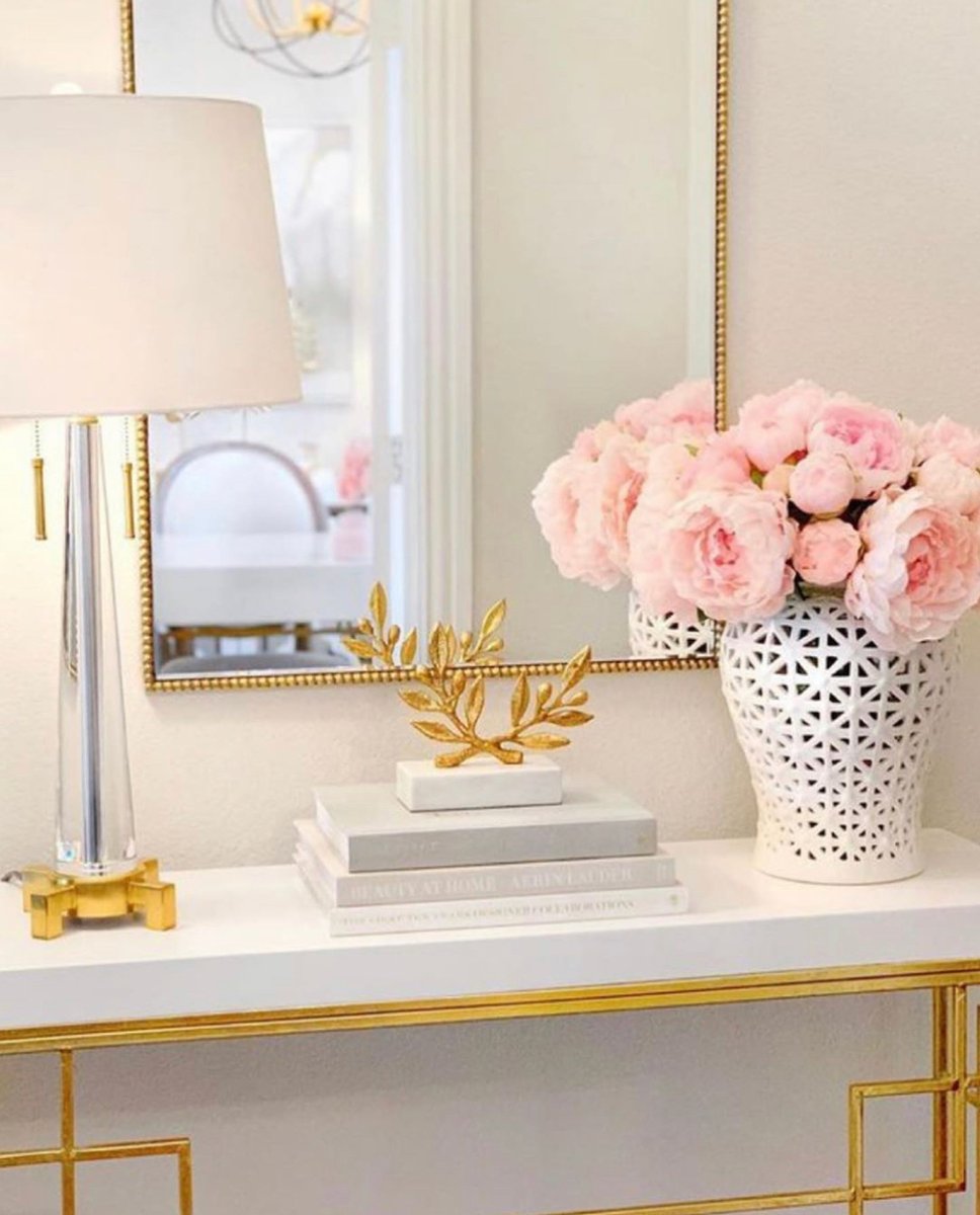 LaylaGrayce's tweet image. April Showers Bring may Flowers
💖
We love this little table styled by @lalainteriordecor using our favorite flowers and the Bungalow 5 Olive Statue.
-
#laylagrayce #graycefulliving
-
soo.nr/M6PT