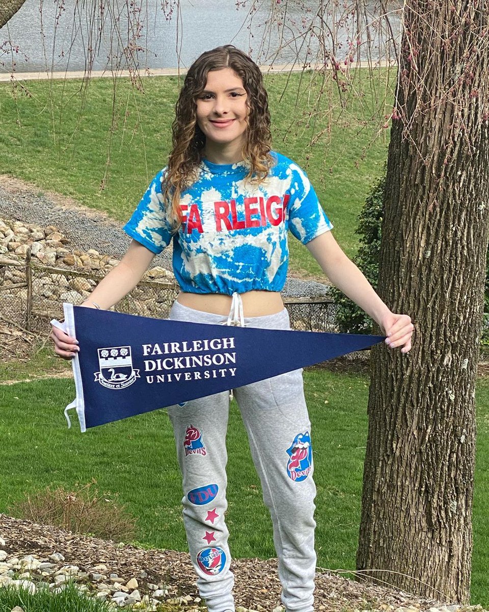 FDUWhatsNew's tweet photo. Our #FDU family continues to grow every day! ❤️💙Welcome to FDU, Class of 2024! 🎉 

Did you choose FDU? Tell us why in a reply to this tweet along with a photo in your FDU gear to be featured! ⬇️🤳#myfdu #NationalCollegeDecisionDay #CollegeDecisionDay https://t.co/OtzSgv0if8