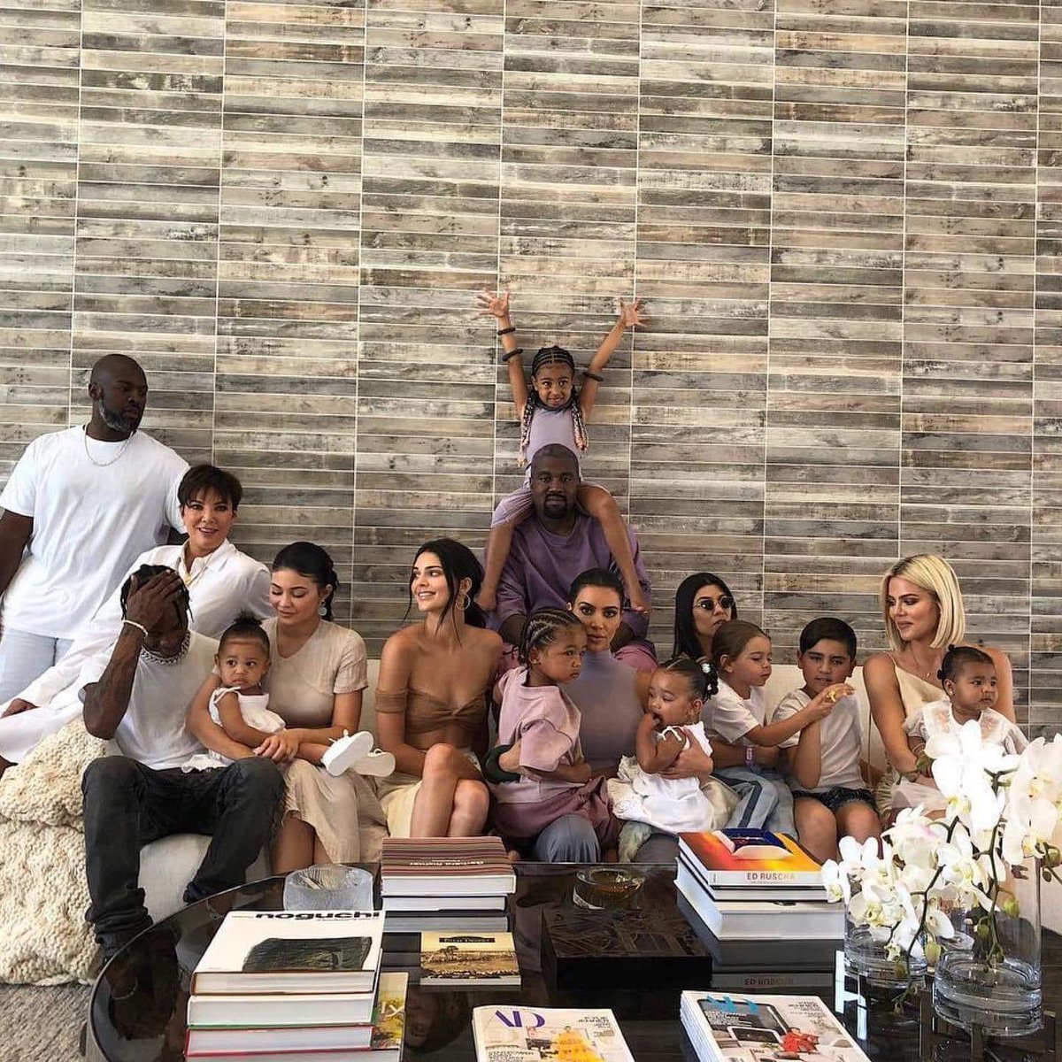 ulyssejssln's tweet photo. From une sextape to une famille des plus influentes au monde, bb wahou https://t.co/Dd1LAxjLgU