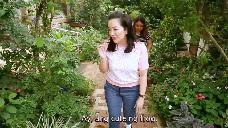 Yujin visiting Minjoo’s grave and sees a frog:

 #JinjooFiesta_OperaDArte