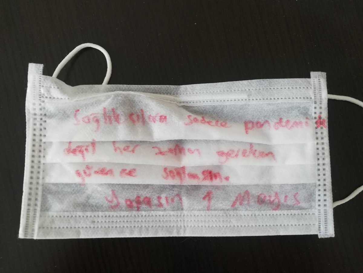 Türkiye'nin dört bir yanındaki sağlık öğrencileri, 1 Mayıs taleplerini yükseltiyor. 🥼 Salgınsız ve sömürüsüz bir dünya için Yaşasın 1 Mayıs! ✌
#1MAYIS #1MayisEmekveDayanismaGunu