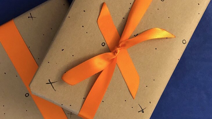 Fromiegifts's tweet photo. The sun is out and we are busy packing your #Fromie gifts with recyclable hand printed paper and ribbon in colour combos to die for. #brownpaperpackages #shopfrome #SupportSmallBusinesses https://t.co/cMt3KIJbo6